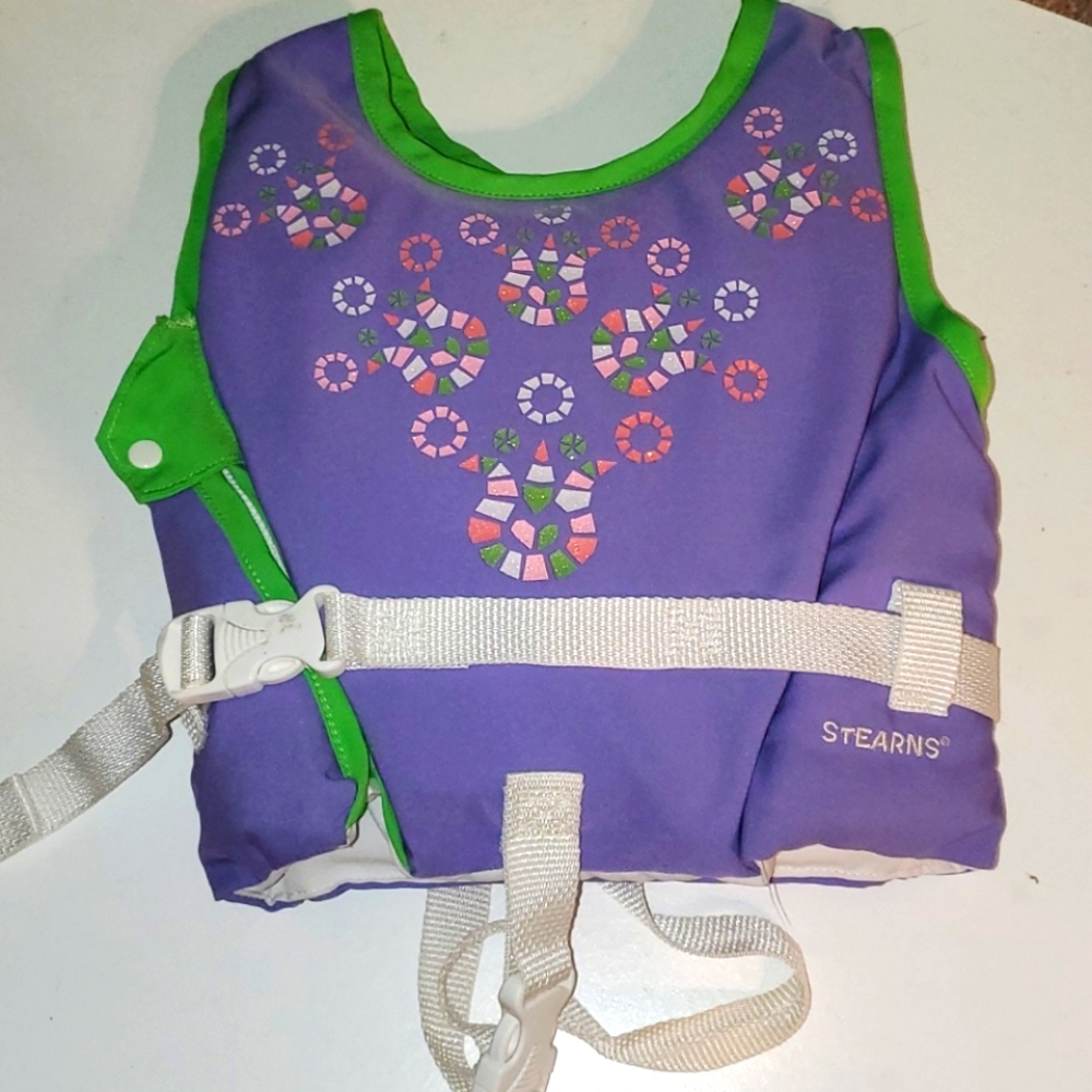 Stearns girls green and purple life vest